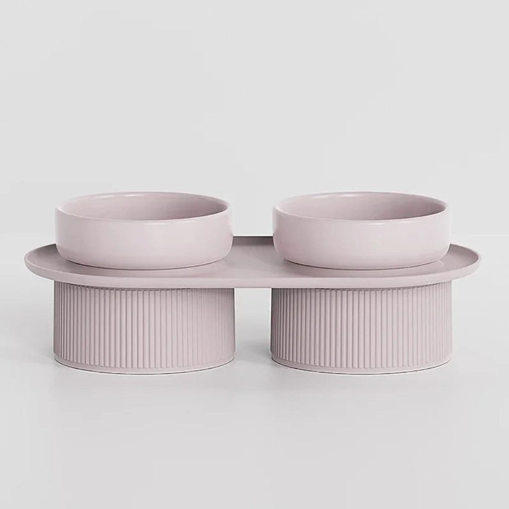 Gamelle double Esprit Chat rose en céramique sur support surélevé pour chat, design moderne et ergonomique