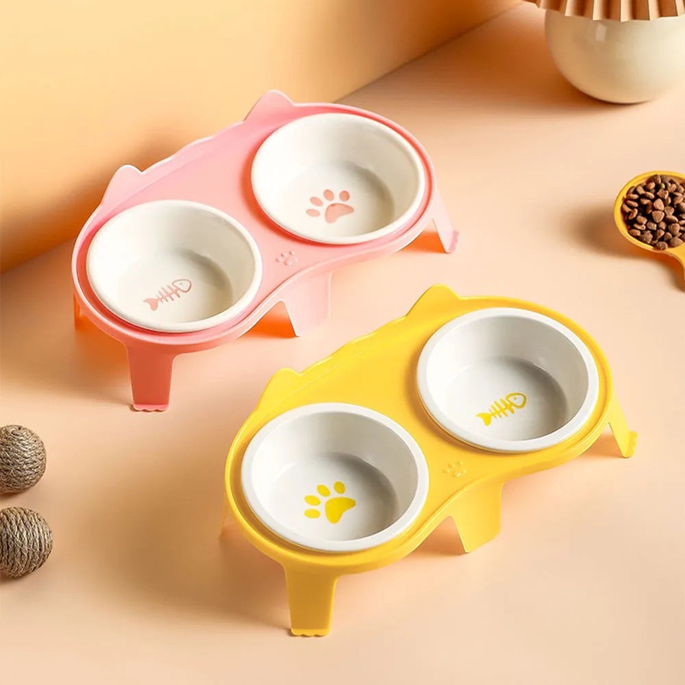 Gamelle double Esprit Chat en céramique avec supports rose et jaune, motifs patte et arête de poisson pour chat