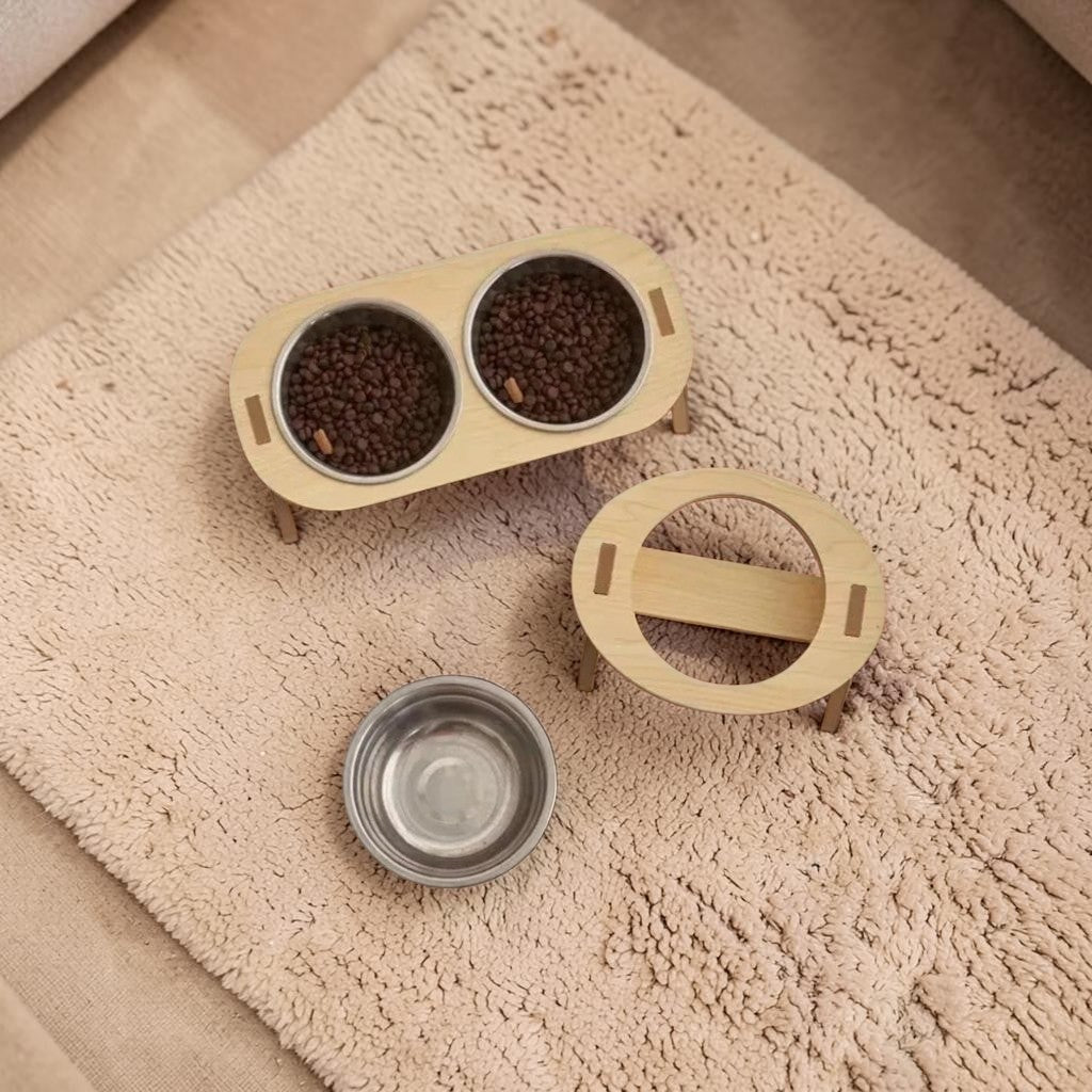 Esprit Chat double gamelle surélevée en bois avec bols en acier inoxydable pour chat et chien, 2 bols remplis de croquettes.