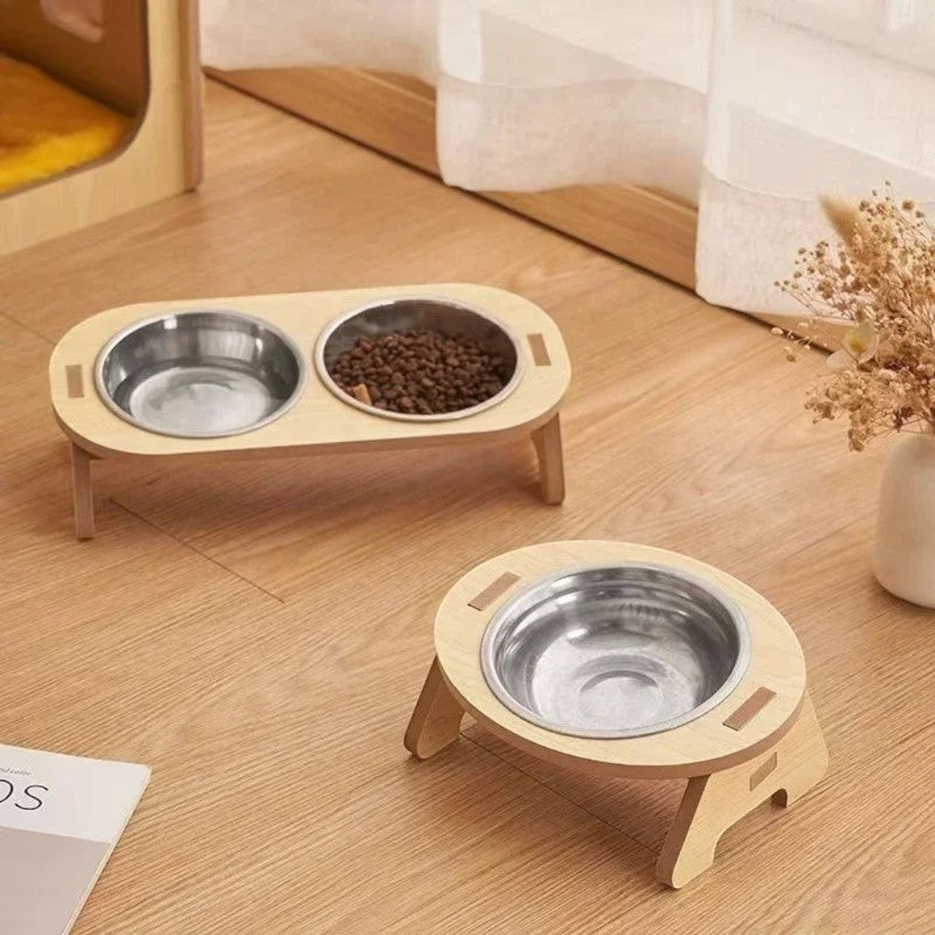 Esprit Chat double gamelle surélevée en bois pour chat ou chien, avec bols en acier inoxydable.