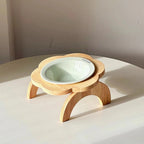Gamelle surélevée Esprit Chat avec bol en céramique blanc et support en bois en forme de fleur pour chat