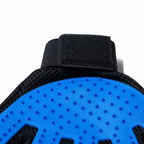 Gant de brossage Esprit Chat bleu en maille et caoutchouc pour masser et retirer les poils des chats
