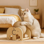 Chat jouant avec une balle à griffer Esprit Chat en bois et corde, design éléphant stable pour griffes de chat