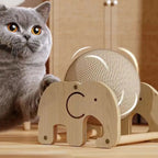 Chat gris jouant avec une balle à griffer en corde et bois en forme d'éléphant Esprit Chat