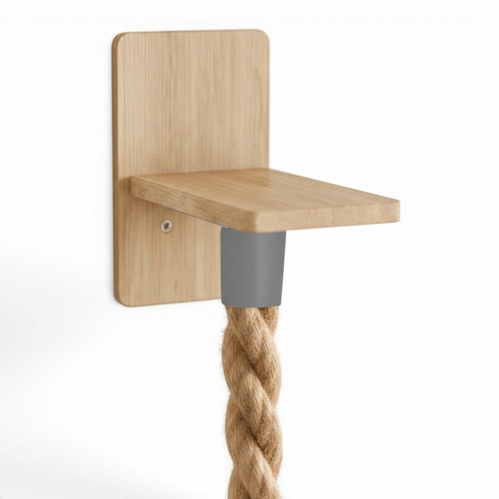 Griffoir mural Esprit Chat en bois naturel avec cordelette de sisal et support gris.