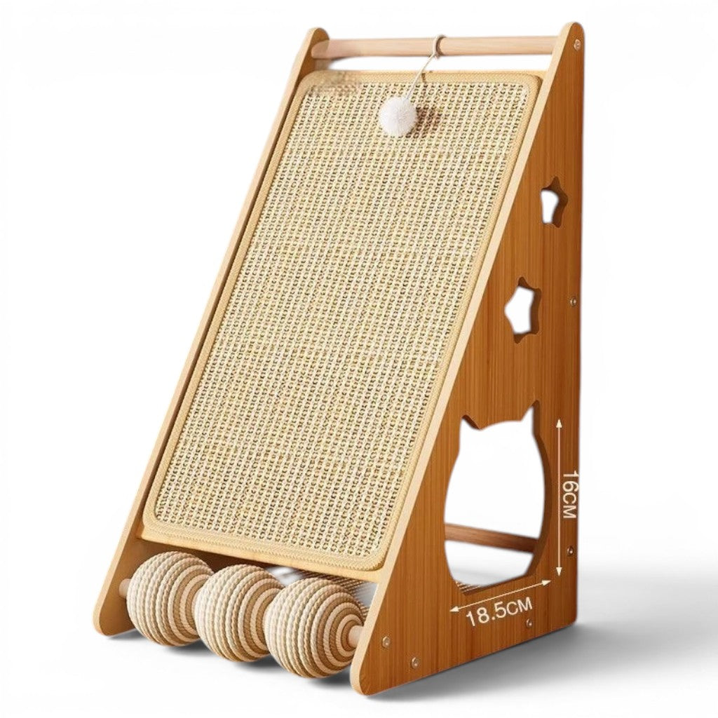 Griffoir Esprit Chat en bois avec rampe en sisal, balles en jute et découpes en forme d'étoile et de tête de chat.