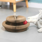 Griffoir pour chat Esprit Chat en carton ondulé, design accordéon, avec balle rouge.