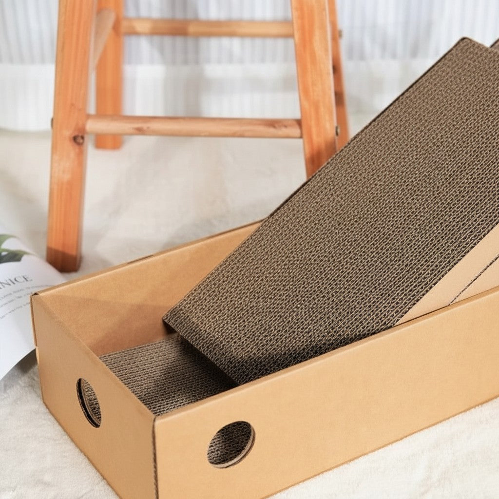 Griffoir pour chat Esprit Chat en carton robuste avec structure inclinée pour faire ses griffes
