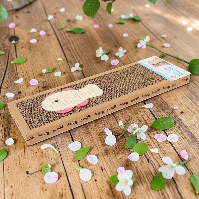 Planche griffoir pour chat Esprit Chat en carton ondulé avec un jouet en forme de poisson, 37x12cm.
