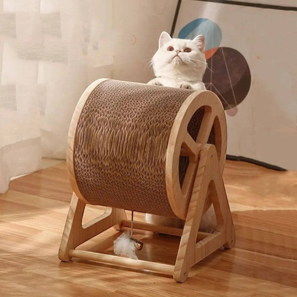 Griffoir roulant Esprit Chat en bois et carton ondulé avec un chat blanc jouant à l'intérieur