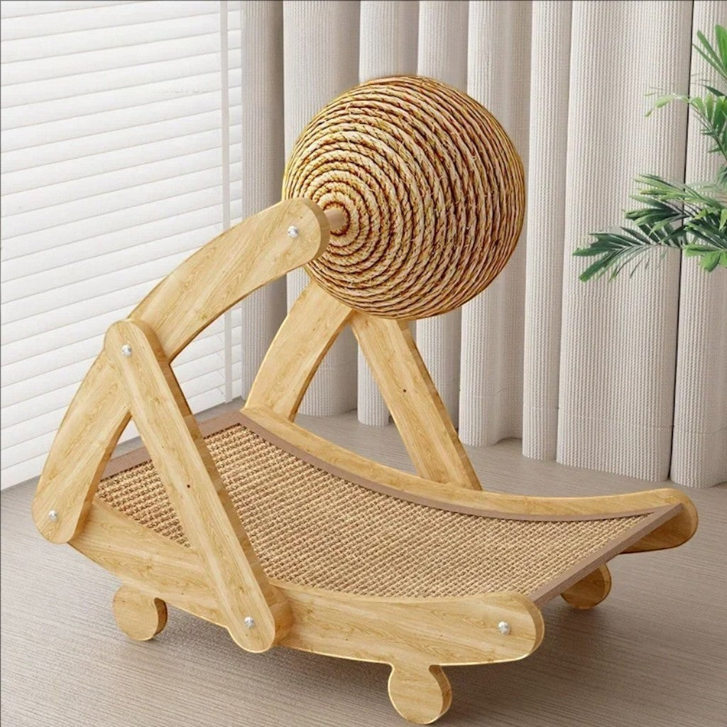 Esprit Chat griffoir pour chat en sisal naturel avec balle, design incurvé pour le repos et le jeu.