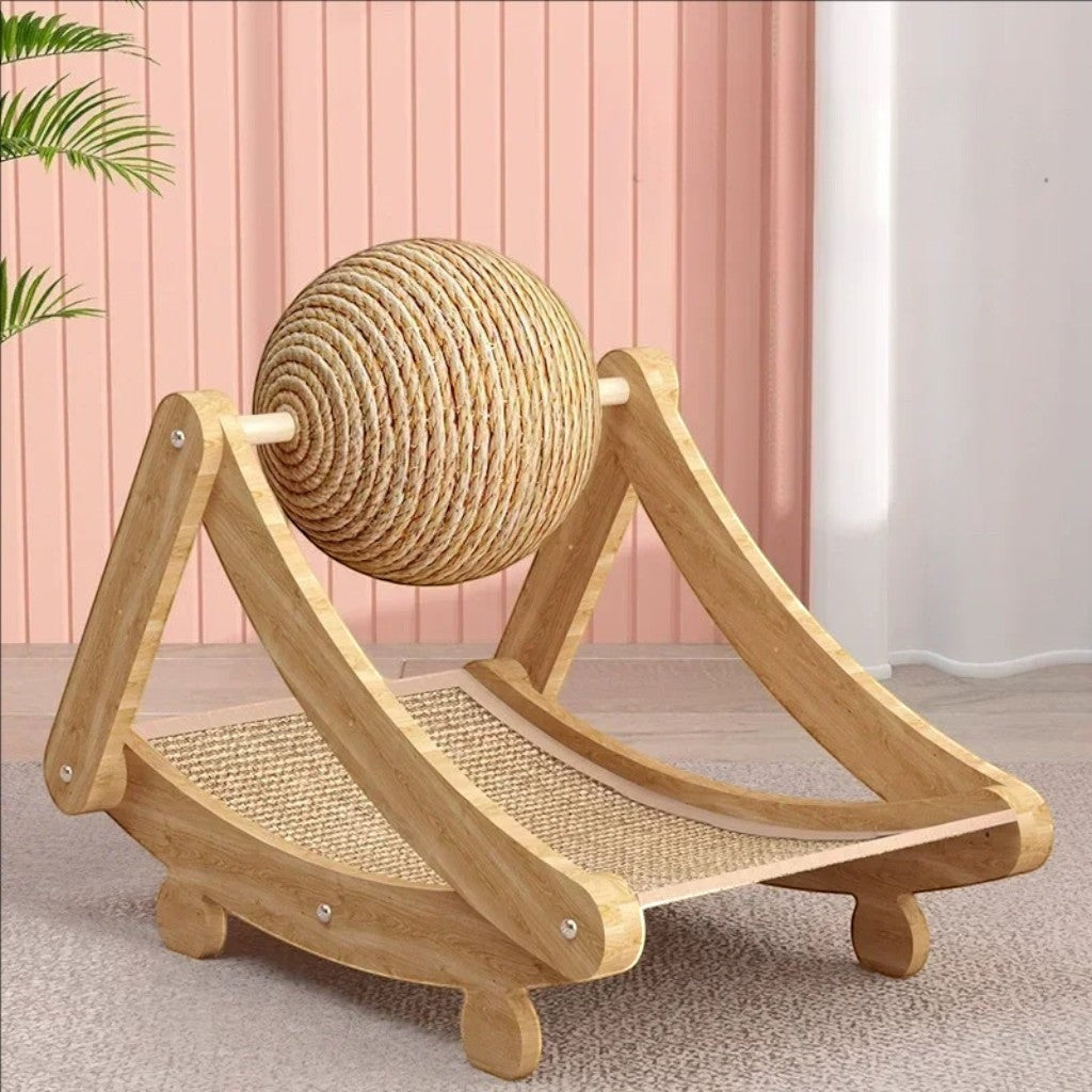 Esprit Chat griffoir pour chat en sisal avec balle, design incurvé pour le repos et le jeu.
