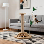 Esprit Chat Griffoir Chat Vertical en bois avec jouets plume et boules, idéal pour l'intérieur.