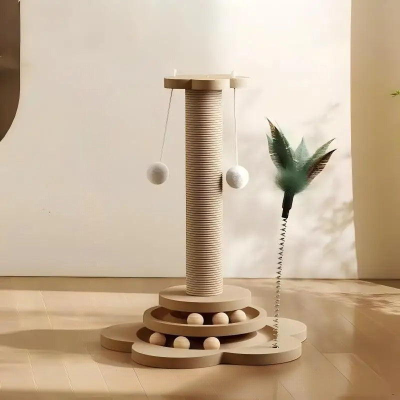 Griffoir chat vertical Esprit Chat en bois avec jouets suspendus et balles, idéal pour l'intérieur.