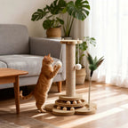 Griffoir chat vertical Esprit Chat en bois avec sisal, boules et plume, idéal pour l'intérieur.