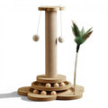 Esprit Chat Griffoir Chat Vertical en bois avec jouets suspendus et balles intégrées, idéal pour l'escalade et le jeu.