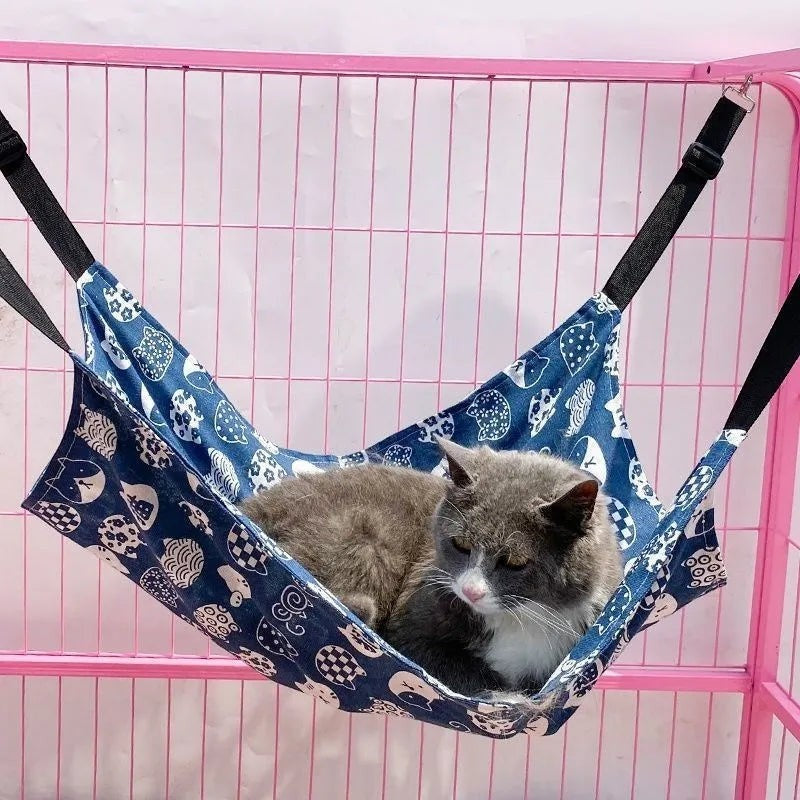 Hamac Esprit Chat bleu en fibre respirante avec motifs pour chat se reposant dans une cage