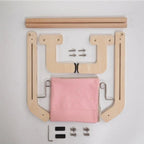 Kit de montage pour hamac Esprit Chat en bois clair et toile rose, incluant structure en bois, vis et tissu lavable.