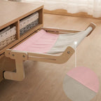 Hamac pour chat Esprit Chat en bois avec toile bicolore rose et beige, suspendu à un meuble
