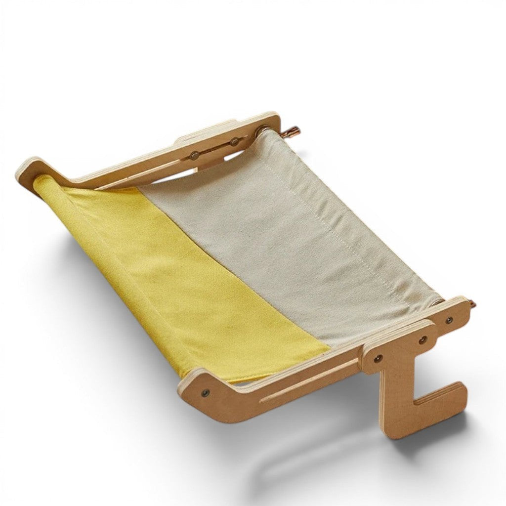 Hamac pour chat Esprit Chat en bois avec toile bicolore jaune et beige, design suspendu confortable