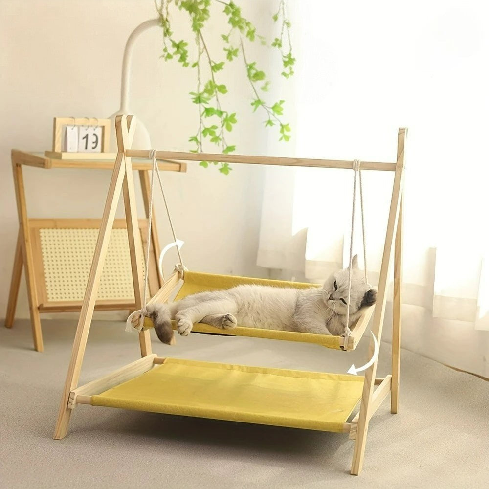 Hamac double Esprit Chat en bois avec tissu jaune respirant et chat gris allongé confortablement