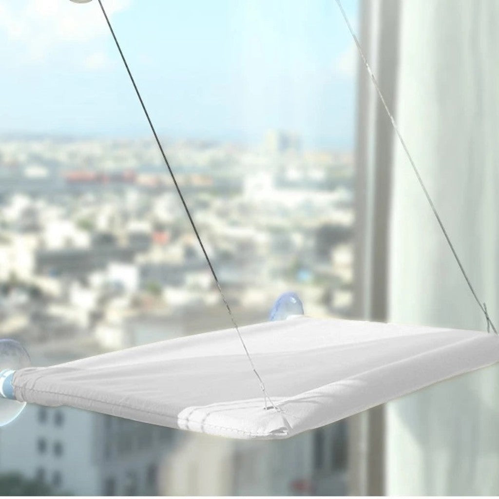 Hamac de fenêtre Esprit Chat blanc en suédine respirante avec ventouses robustes pour le repos de votre félin