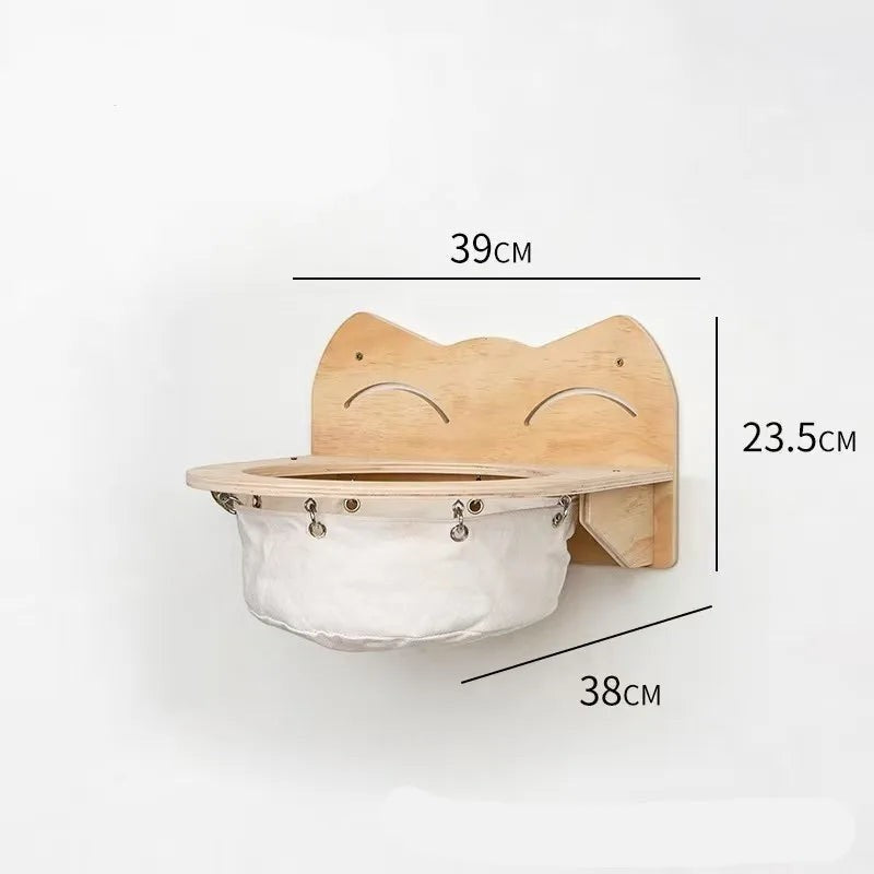 Hamac mural pour chat Esprit Chat en bois naturel avec panier en tissu blanc, design en forme de tête de chat