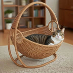 Hamac pour chat Esprit Chat en osier tressé avec structure sur pied, idéal pour le repos confortable de votre félin.