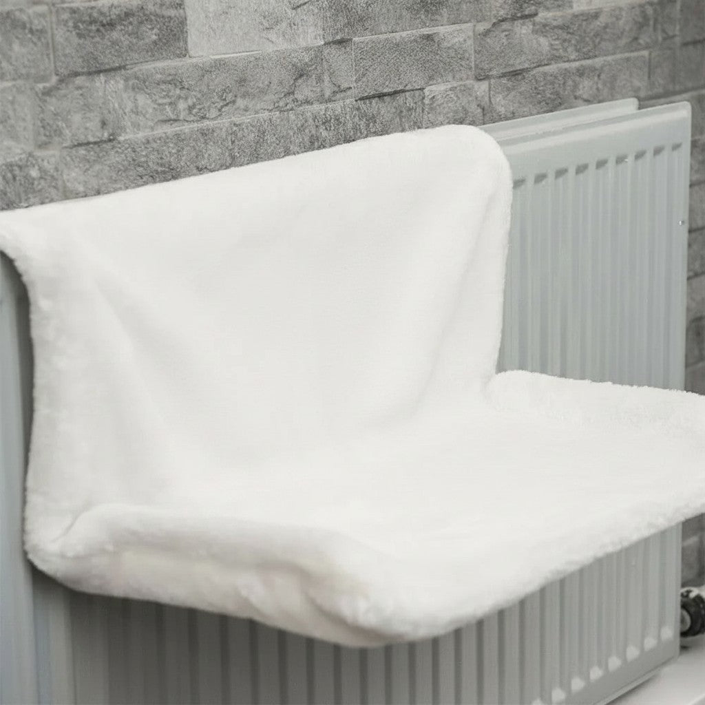 Hamac de radiateur Esprit Chat blanc en peluche douce pour le confort et la chaleur de votre chat en hiver