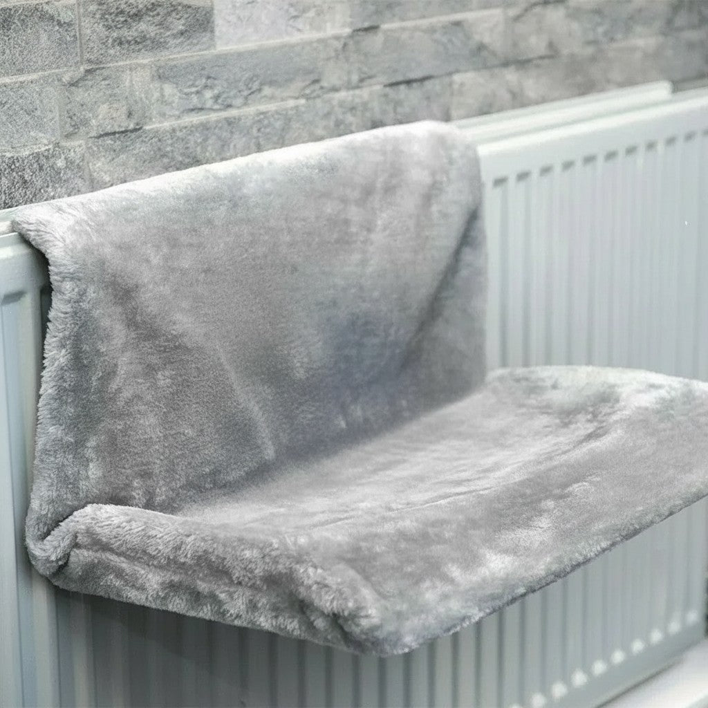 Hamac de radiateur Esprit Chat en peluche grise douce pour le confort et la chaleur de votre chat en hiver