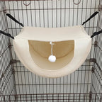 Hamac suspendu Esprit Chat en maille beige respirante pour cage, avec pompon blanc pour le confort des chats