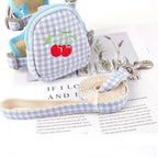 Harnais Esprit Chat bleu à carreaux avec petit sac à motif cerise et laisse assortie pour chat ou petit chien
