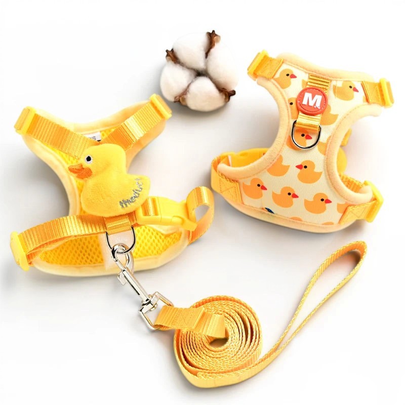 Harnais et laisse pour chat Esprit Chat en nylon jaune avec motif canard et un canard en peluche.