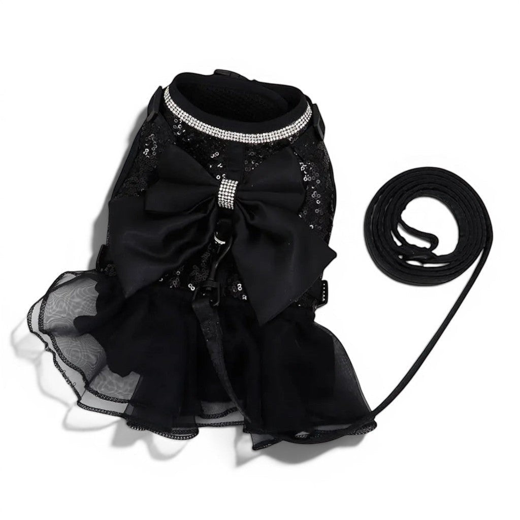 Harnais Esprit Chat noir pour chat avec jupe en tulle, nœud papillon et détails scintillants, incluant une laisse.