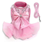 Harnais robe rose Esprit Chat avec sequins, nœud papillon en soie et laisse assortie pour petit chien ou chat.