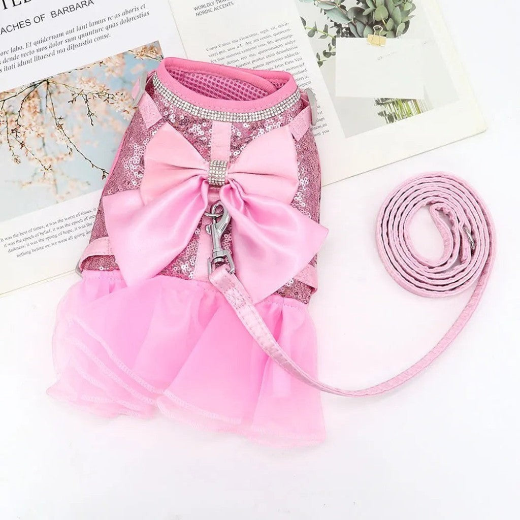 Harnais robe rose Esprit Chat avec sequins, nœud papillon et laisse assortie pour petit chien ou chat
