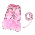 Harnais Esprit Chat rose avec jupe en tulle, nœud papillon et détails scintillants pour petit chien ou chat