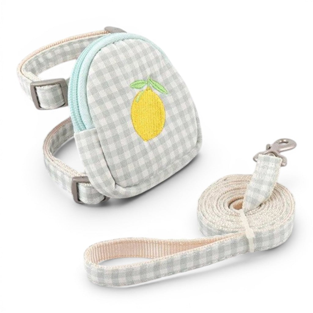 Harnais Esprit Chat avec petit sac à dos motif citron et laisse assortie en tissu vichy gris et blanc pour chat
