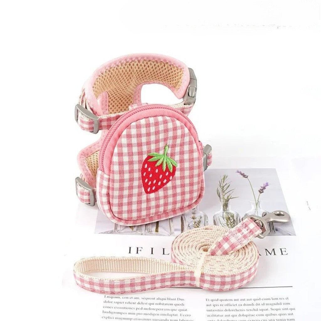 Harnais Esprit Chat rose à carreaux avec petit sac à dos motif fraise et laisse assortie pour chat ou petit chien