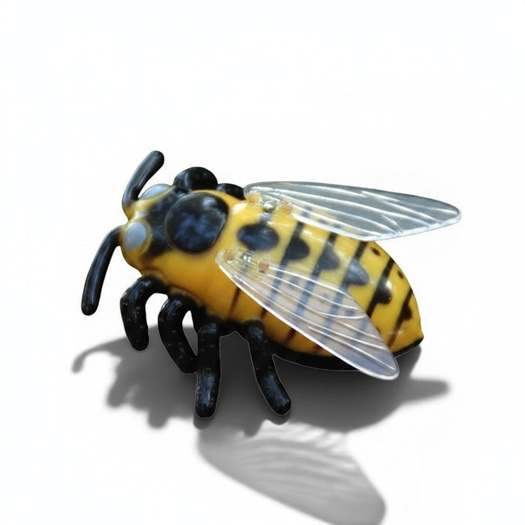 Jouet chat insecte électrique jaune et noir en plastique avec des ailes transparentes, idéal pour l'interaction.