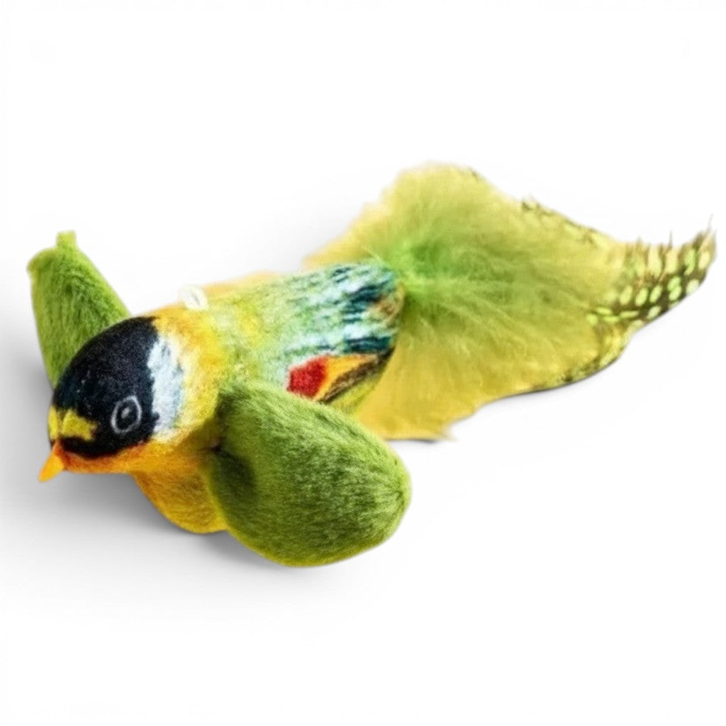 Jouet oiseau Esprit Chat en peluche verte avec plumes réalistes, émettant un son au toucher pour stimuler le chat.