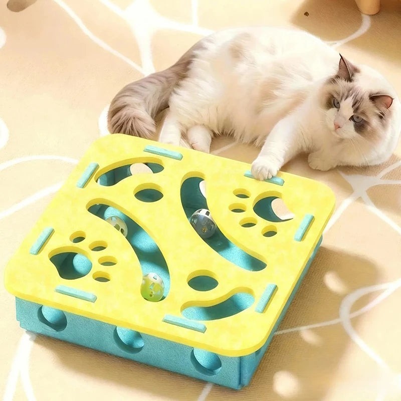 Jouet puzzle Esprit Chat en feutre jaune et bleu avec balles interactives pour chat jouant au sol