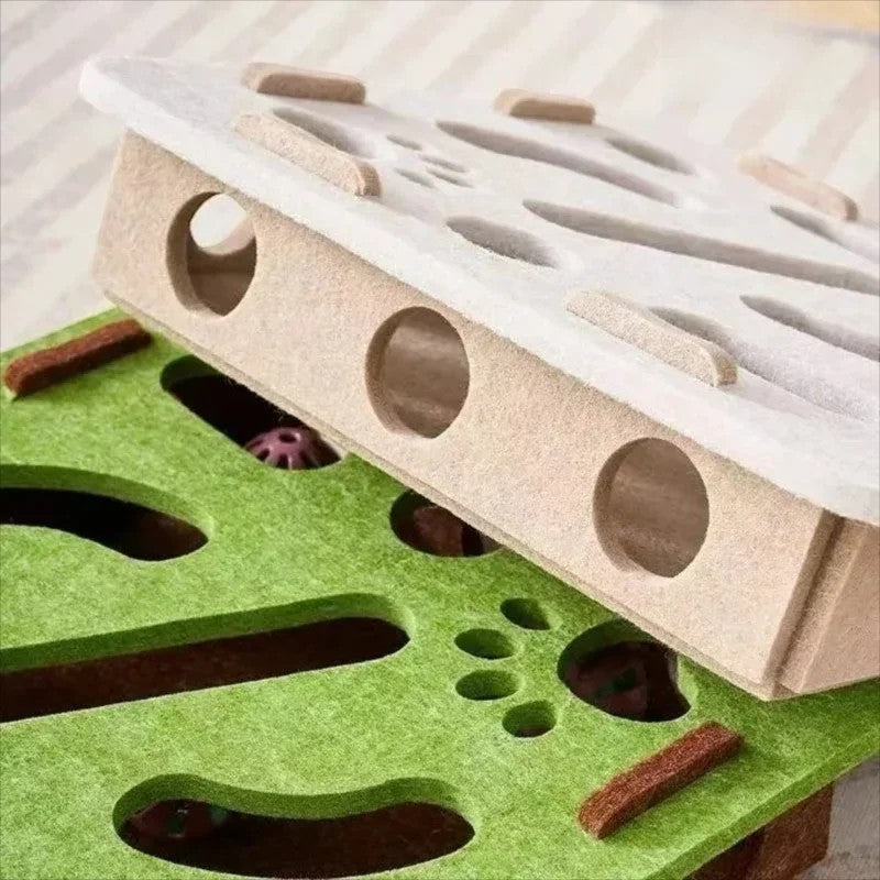 Jouet puzzle Esprit Chat en feutre avec trous et balles pour stimuler l'instinct de chasse du chat