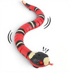 Jouet serpent interactif Esprit Chat, en plastique rouge et noir avec des rayures blanches, à piles, pour chats.