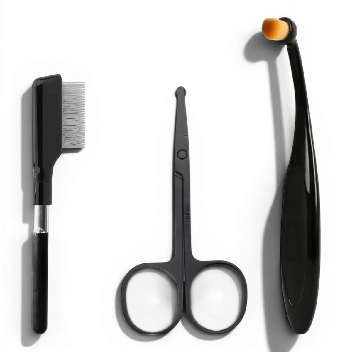 Kit de toilettage Esprit Chat comprenant un peigne, des ciseaux à bout rond et une brosse de précision noirs