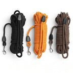 Trois laisses pour chat Esprit Chat en nylon tressé noir, orange et marron avec mousquetons métalliques robustes.