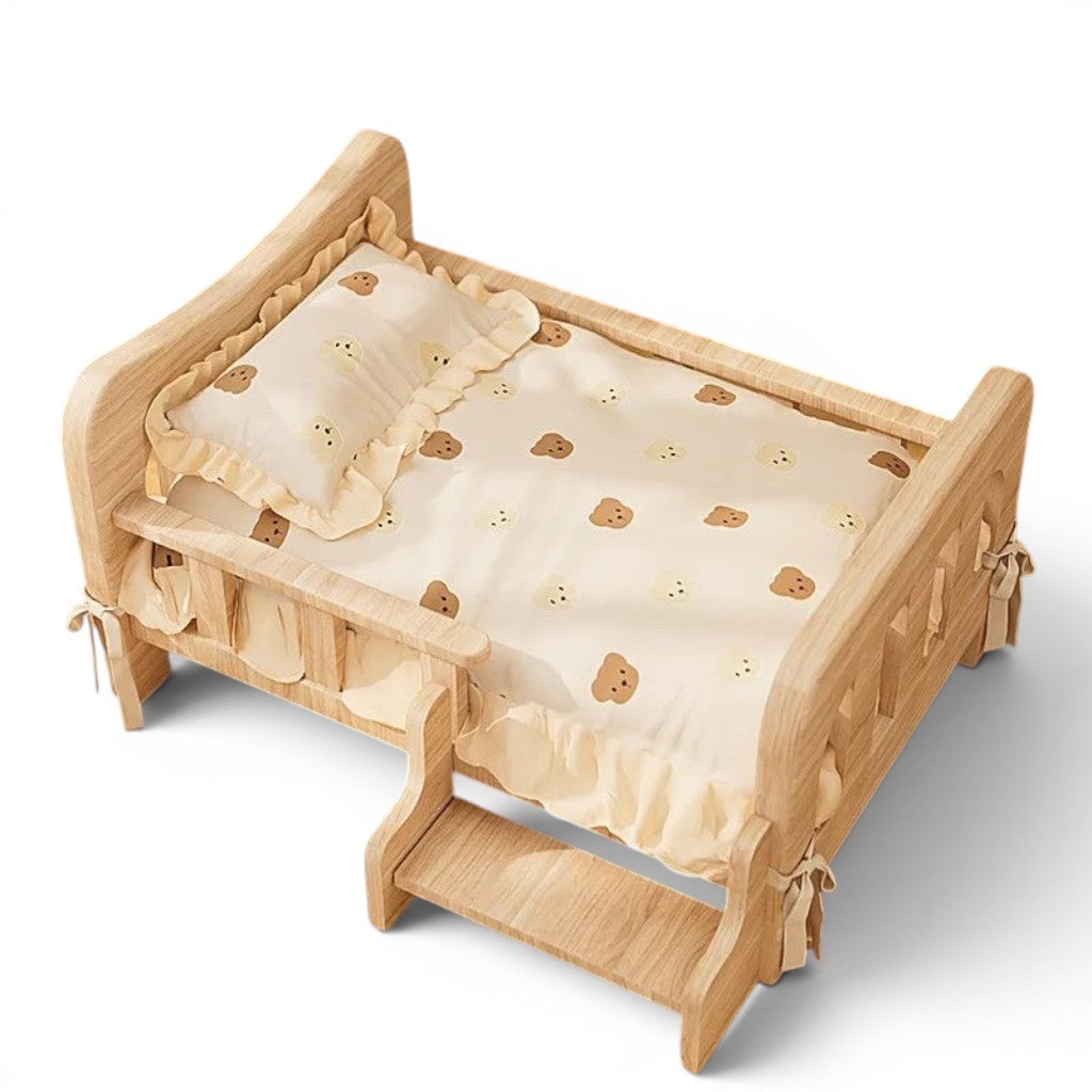 Lit pour chat Esprit Chat en bois naturel avec literie beige à motifs d'oursons et petit escalier intégré