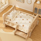 Lit pour chat Esprit Chat en bois naturel avec literie à motifs d'ours et petit escalier intégré