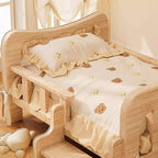 Lit pour chat Esprit Chat en bois naturel avec literie à motifs d'ours et volants décoratifs