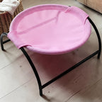Lit cocon pour chat Esprit Chat rose en maille respirante avec structure en métal noir pour un confort optimal